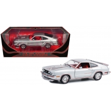 GREENLIGHT 13670 1:18 1978 FORD MUSTANG II KING COBRA SILVER METALLIC WITH RED AND BLACK STRIPES