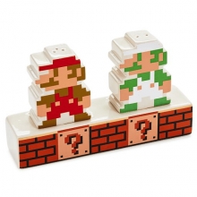 HALLMARK NINTENDO SUPER MARIO & LUIGI SALT AND PEPPER SHAKER SET